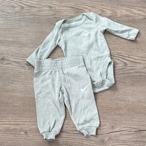 Nike Baby Light Green Bodysuit and Pants Set